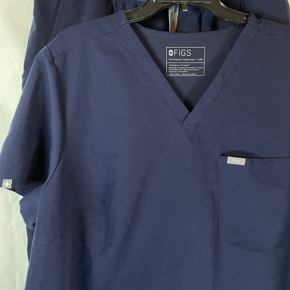 Figs Navy V-Neck Scrub Top and Jogger Pants Set